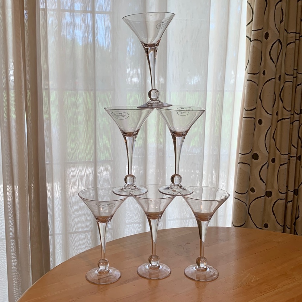 (Set of 6) NEW Frontgate Martini Glasses
Clear - Tall Martini Ball Stem (12oz)